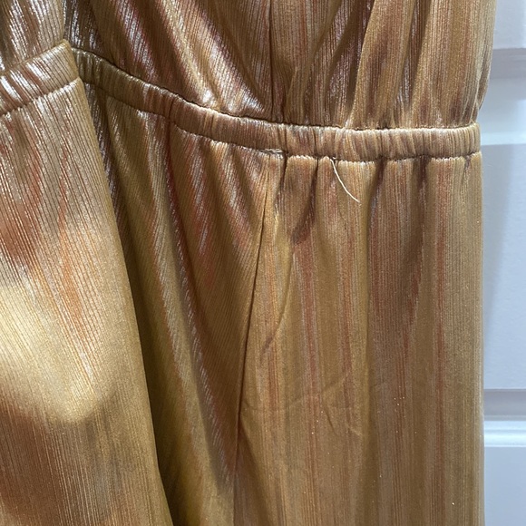 NWT Wild Blue Sadie Robertson Dress Gold Shimmer Size Large Asymmetrical - Picture 8 of 9